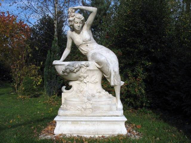 Garden Statue of Venus w Tub Outdoor Water fountain Statue aged patina finish statuary 