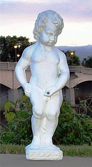 brussel boy statue famous statue of the pee guy in Brussels Belgium 